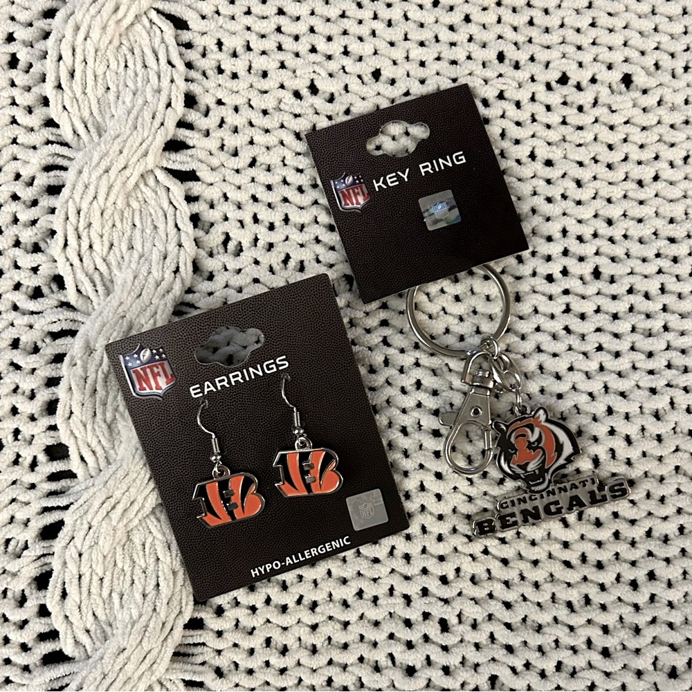NFL Cincinnati Bengals Keychain and Earrings Bundle